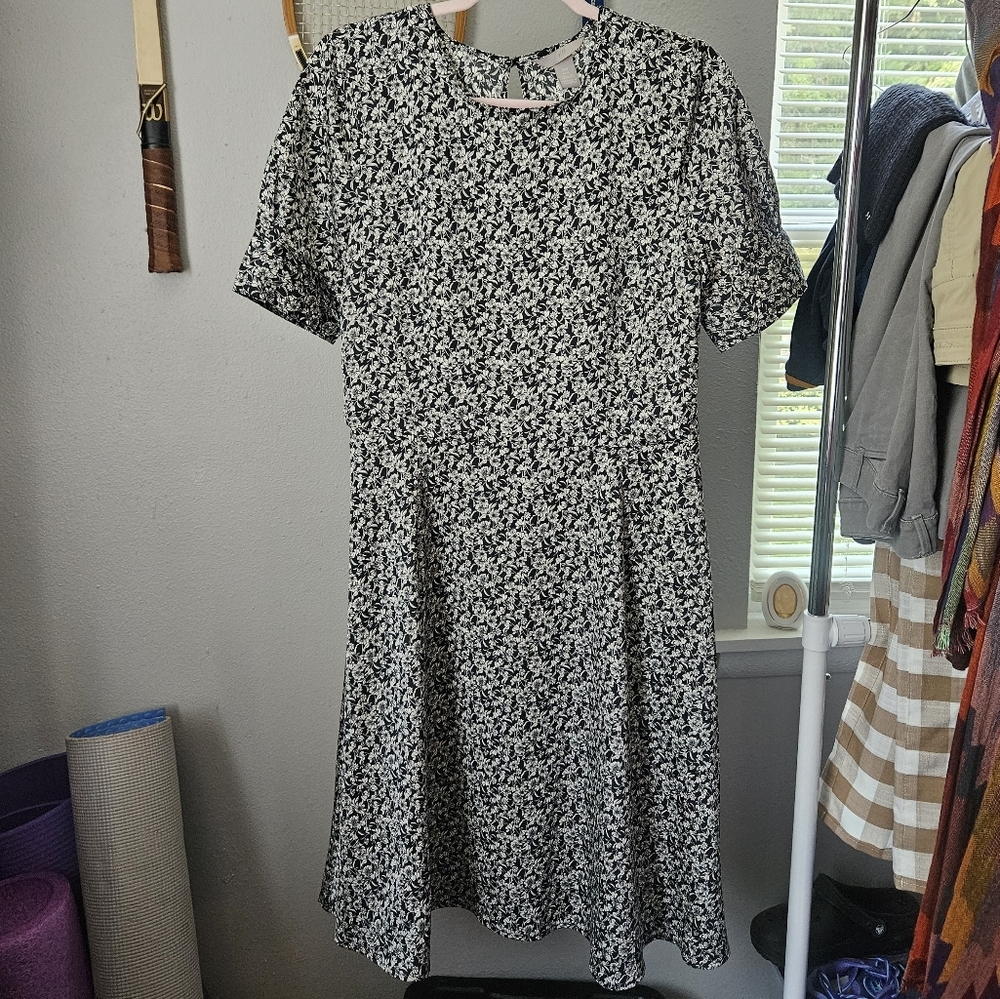 H&M Floral Dress M navy daisy